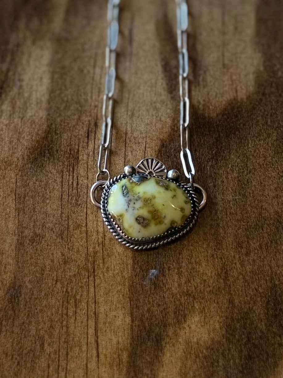 Palomino Diva choker