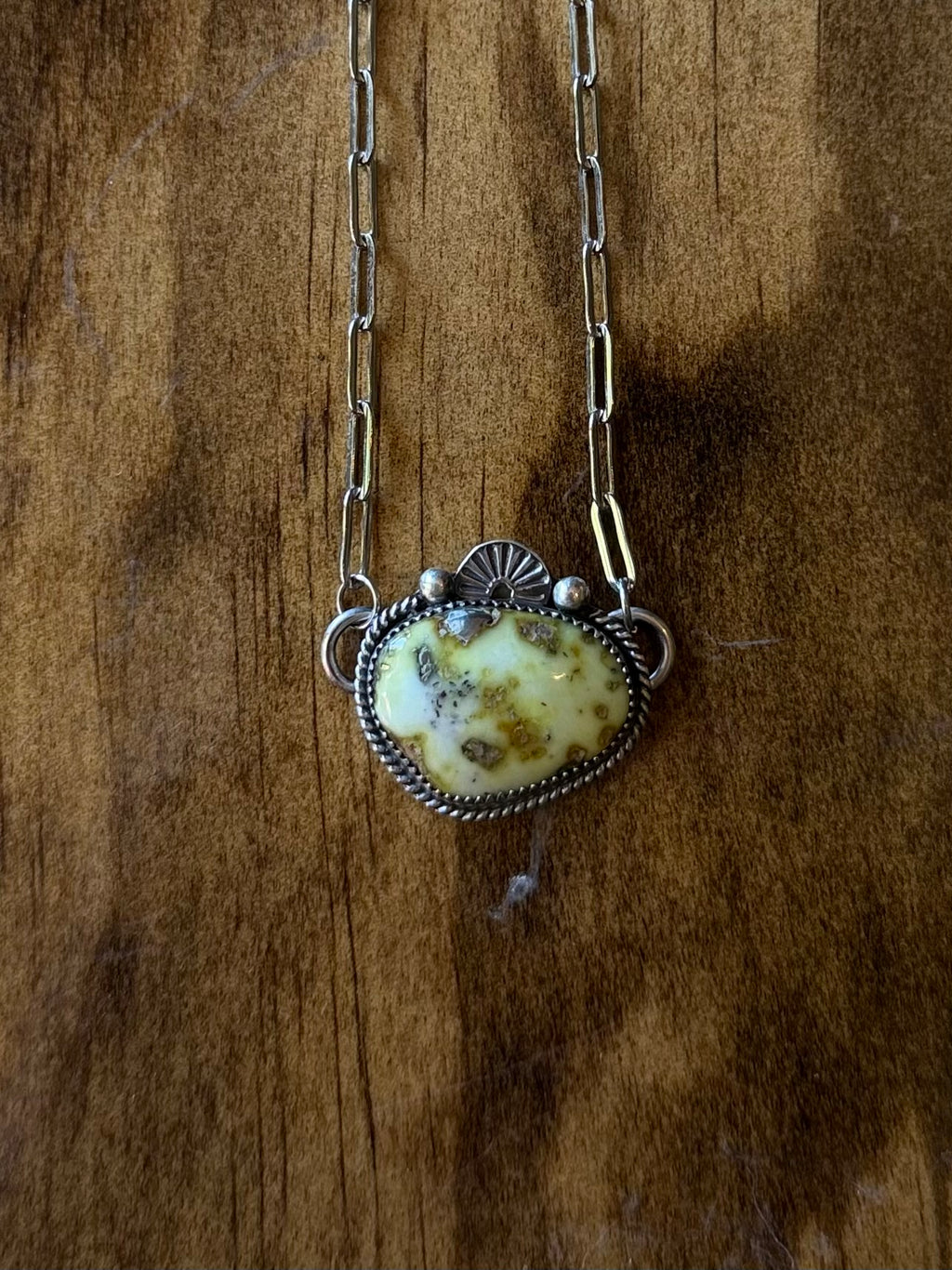 Palomino Diva choker